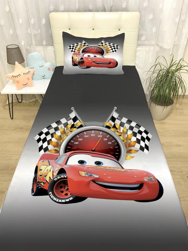 Bayraklı Mcqueen Desenli Yatak Örtüsü ve Yastık